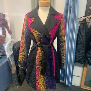 Woman coat multi-color fashionable.